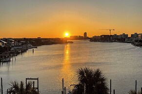 Walk to Clearwater Beach: Dockside Condo
