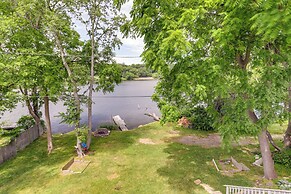 Lakefront Cottage 2 Mi to Palladium in Worcester!