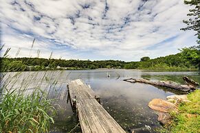 Lakefront Cottage 2 Mi to Palladium in Worcester!