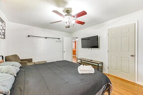 4 Mi to Nascar Hall of Fame: Charlotte Gem w/ Yard