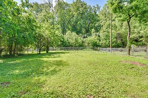 4 Mi to Nascar Hall of Fame: Charlotte Gem w/ Yard