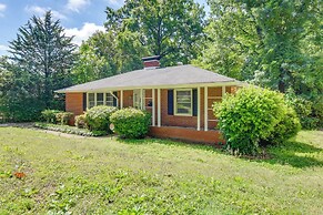 4 Mi to Nascar Hall of Fame: Charlotte Gem w/ Yard