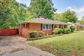 4 Mi to Nascar Hall of Fame: Charlotte Gem w/ Yard