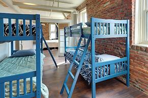 Explore Old Market: Convenient Omaha Condo