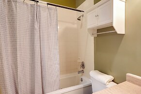 Explore Old Market: Convenient Omaha Condo