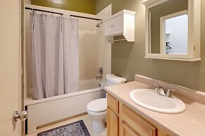 Explore Old Market: Convenient Omaha Condo