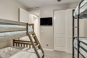 Modern Gem w/ Pool & Mtn Views in Lake Havasu City
