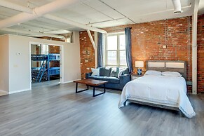 Steps to Shops & Eats: Dtwn Omaha Gem!