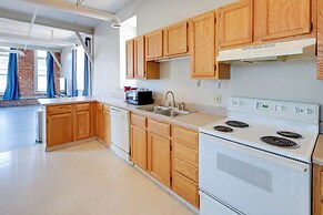 Steps to Shops & Eats: Dtwn Omaha Gem!