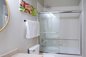 Prime Old Market Location: Walkable Omaha Condo!