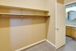 Prime Old Market Location: Walkable Omaha Condo!