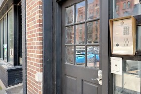 Prime Old Market Location: Walkable Omaha Condo!