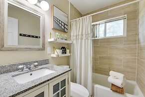 < 3 Mi to Gulf: Family-friendly Retreat w/ Yard!