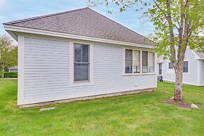 1 Mi to Moody Beach: Cottage w/ Pool Access!