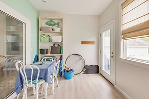 1 Mi to Moody Beach: Cottage w/ Pool Access!