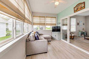 1 Mi to Moody Beach: Cottage w/ Pool Access!