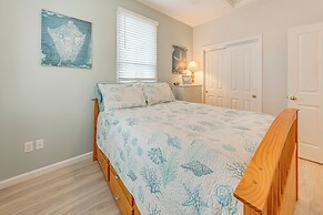 1 Mi to Moody Beach: Cottage w/ Pool Access!