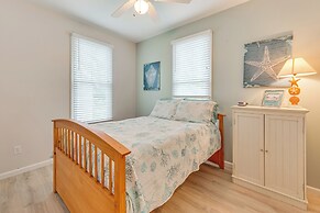 1 Mi to Moody Beach: Cottage w/ Pool Access!