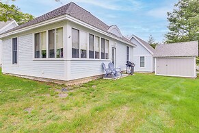 1 Mi to Moody Beach: Cottage w/ Pool Access!