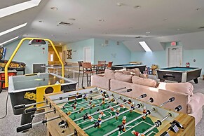 1 Mi to Moody Beach: Cottage w/ Pool Access!