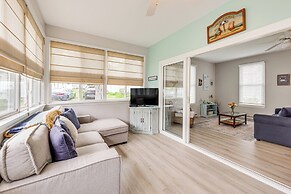 1 Mi to Moody Beach: Cottage w/ Pool Access!