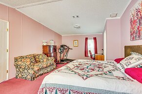 Near Historical Sites: Quiet St Helena Island Home