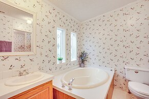 Near Historical Sites: Quiet St Helena Island Home