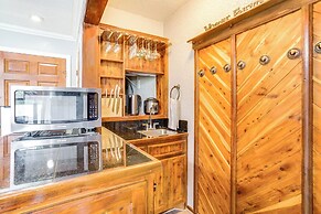 Day Trip to Dallas: Alvarado Apt w/ Shared Yard