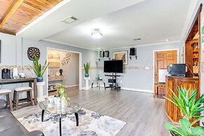 Day Trip to Dallas: Alvarado Apt w/ Shared Yard