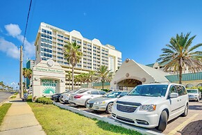 Walk to Daytona Beach: Resort Condo w/ Pool Access