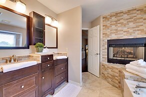 7 Mi to Lewisville Lake: Spacious Denton Home