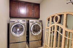 7 Mi to Lewisville Lake: Spacious Denton Home