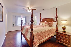 7 Mi to Lewisville Lake: Spacious Denton Home