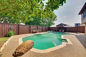 7 Mi to Lewisville Lake: Spacious Denton Home