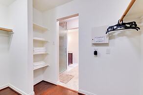 7 Mi to Lewisville Lake: Spacious Denton Home