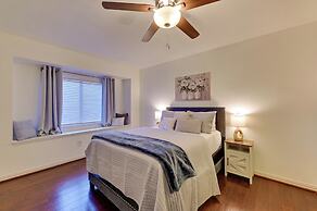 7 Mi to Lewisville Lake: Spacious Denton Home