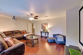 7 Mi to Lewisville Lake: Spacious Denton Home