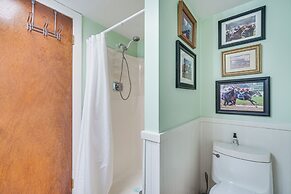 4 Mi to Lake Santeetlah: Cabin w/ Deck & Views