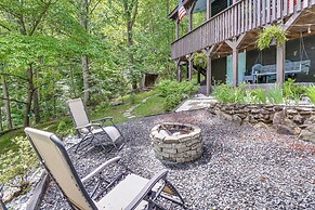 4 Mi to Lake Santeetlah: Cabin w/ Deck & Views