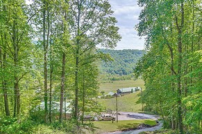 4 Mi to Lake Santeetlah: Cabin w/ Deck & Views