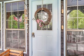 4 Mi to Lake Santeetlah: Cabin w/ Deck & Views