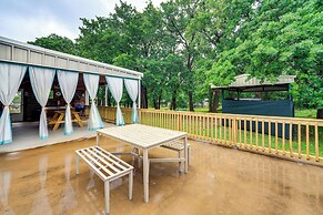 1 Mi to Lake Texoma Access: Home w/ Deck