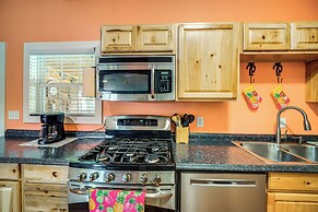 1 Mi to Lake Texoma Access: Home w/ Deck