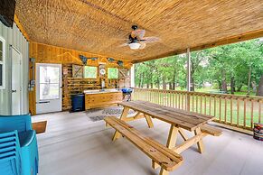 1 Mi to Lake Texoma Access: Home w/ Deck