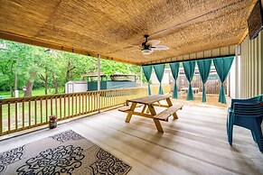 1 Mi to Lake Texoma Access: Home w/ Deck