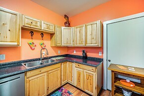 1 Mi to Lake Texoma Access: Home w/ Deck