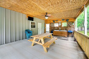 1 Mi to Lake Texoma Access: Home w/ Deck