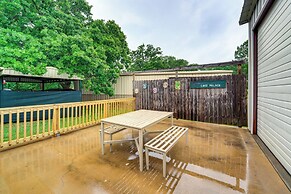 1 Mi to Lake Texoma Access: Home w/ Deck
