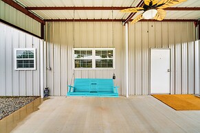 1 Mi to Lake Texoma Access: Home w/ Deck