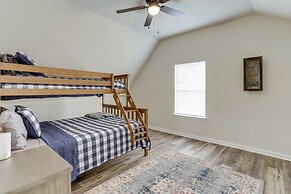 Walk to River: Newly Built Home in Heber Springs!